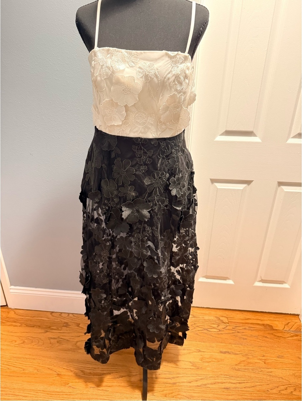 ENDLESS ROSE Floral Color Block Appliqué Midi Dress Black Ivory NWT M